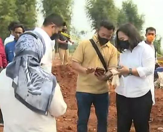 Pihak Bulog Tiba di Lokasi Penimbunan Beras Bansos di Depok