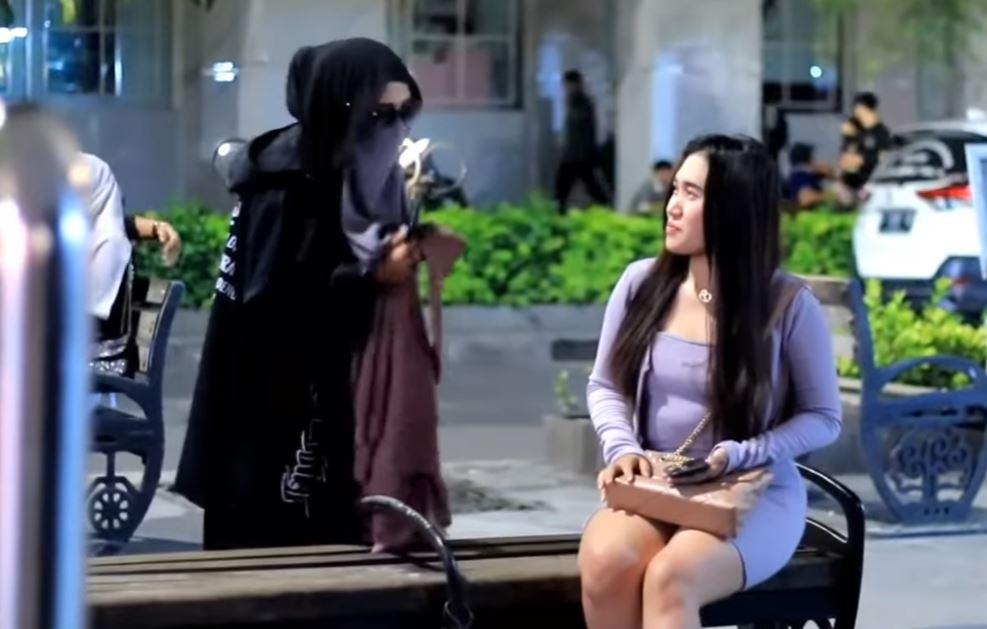 Zavilda TV Dikritik Usai Viral Minta Cewek-cewek Seksi Tutup Aurat
