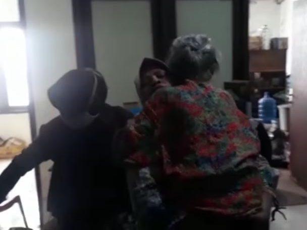 Kisah Haru Sopir Gocar Dapat Penumpang Nenek yang Hidup Sebatang Kara