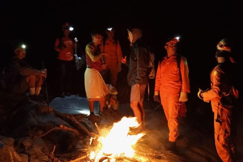 Basarnas Bali evakuasi WN Amerika Serikat tersesat di Gunung Agung