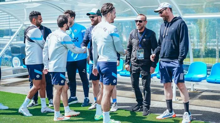 Coldplay Sambangi Etihad Stadium Jelang Final Piala FA