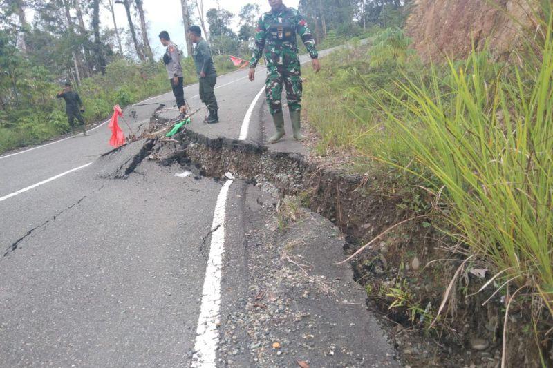 Jalan Geumpang-Meulaboh Amblas Imbas Diguyur Hujan Deras