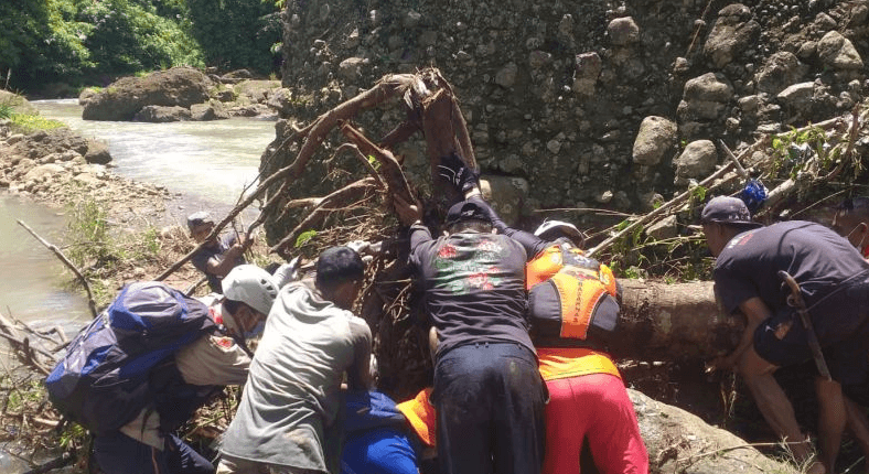 Pasutri Hilang Terseret Arus Sungai Cibogo Cianjur, Istri Ditemukan Tewas