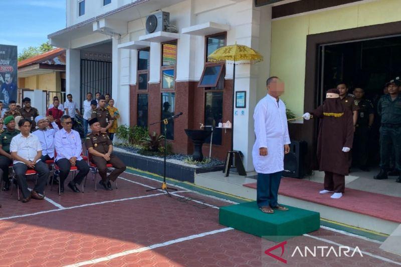 Pria Usia 56 Tahun Dihukum 39 Kali Cambuk di Sabang