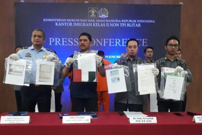 WNA Singapura Double Data Kependudukan Ternyata Pernah Ngajar di 2 Kampus di Tulungagung