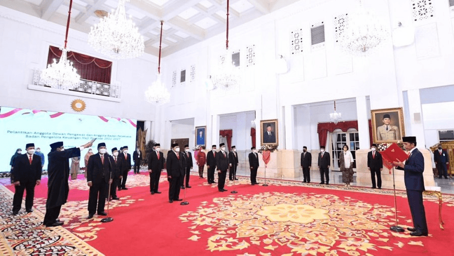 Presiden Jokowi Lantik Anggota Dewas dan Badan Pelaksana BPKH 2022-2027, Ini Daftarnya