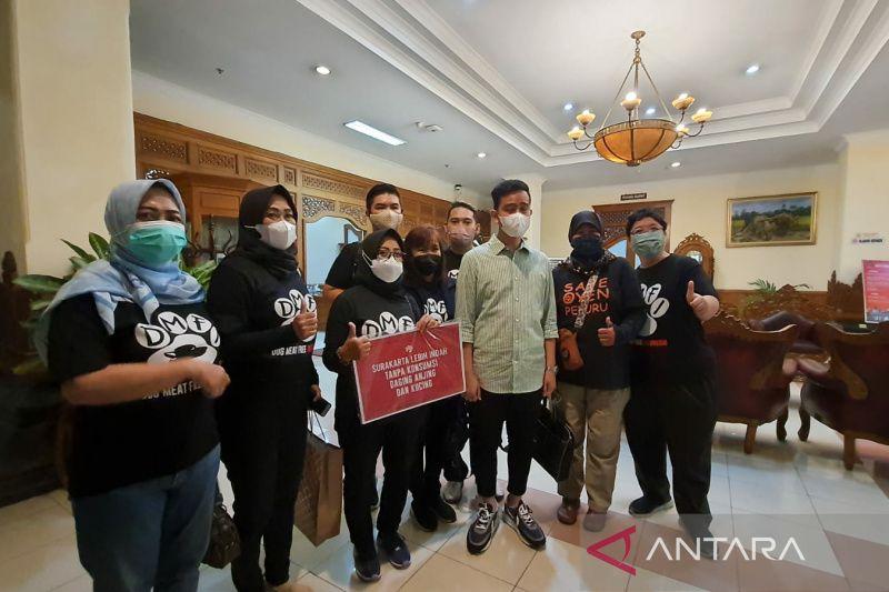 Gibran Segera Larang Perdagangan Daging Anjing di Solo