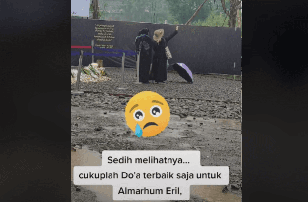 Viral, Emak-emak Berselfie Ria di Makam Eril Putra Ridwan Kamil