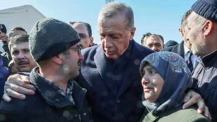 Presiden Erdogan juga "Diguncang" Gempa Politik