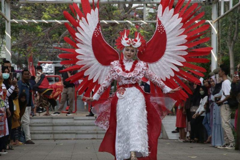 Semarak Menyambut HUt RI ke-77, Pemkab Probolinggo Gelar 'Fashion Week' Merah Putih