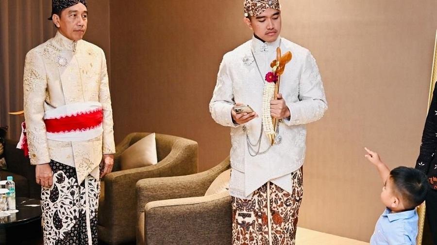 Kocak! Bobby Nasution Posting Foto Al Nahyan Tunjuk-tunjuk Kaesang di Depan Presiden Jokowi