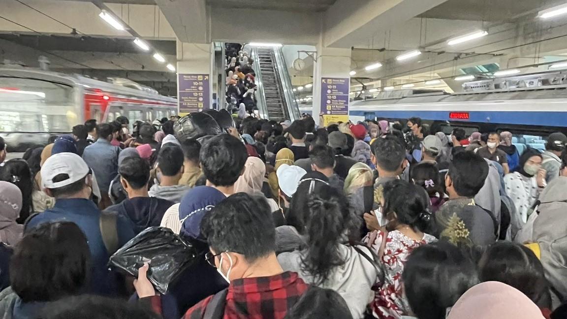Desakan Anker Minta Gerbong KRL Commuterline Diperbanyak