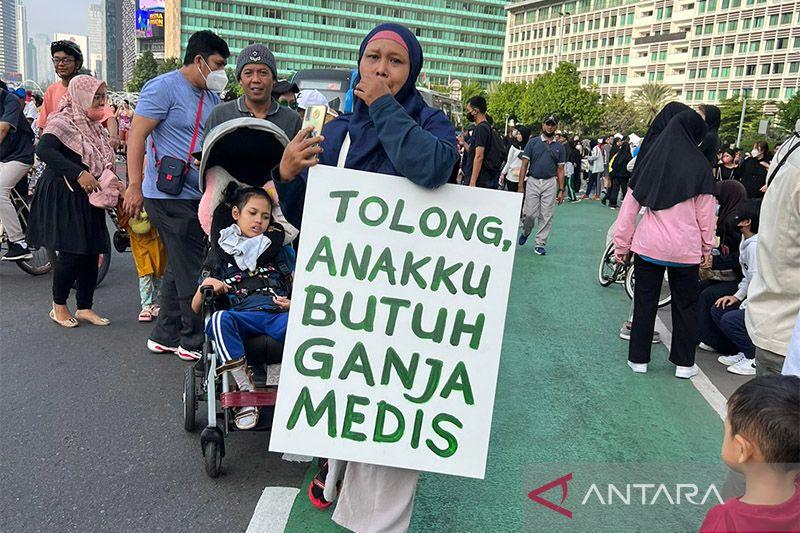Tok! Gugatan Ganja Medis Resmi Ditolak, Bagaimana Nasib Anak Ibu Santi?