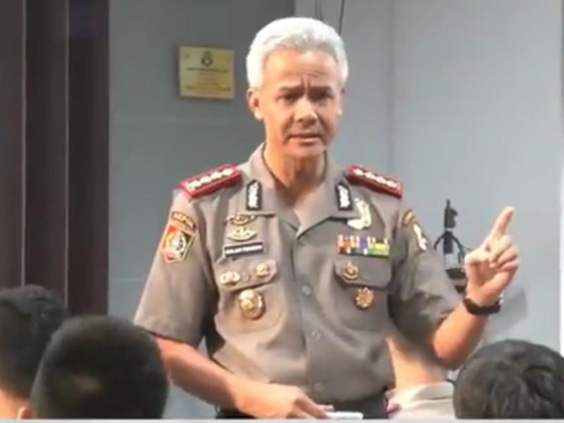 Pria Berambut Putih Imbau Warga Jaga Toleransi Antaragama saat Libur Nataru