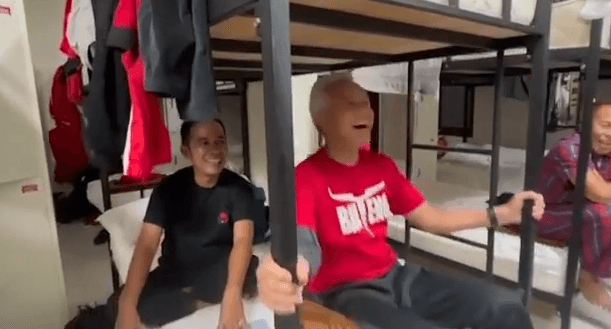Melihat Video Ganjar 'Goyang Ranjang' di Barak Sekolah PDIP