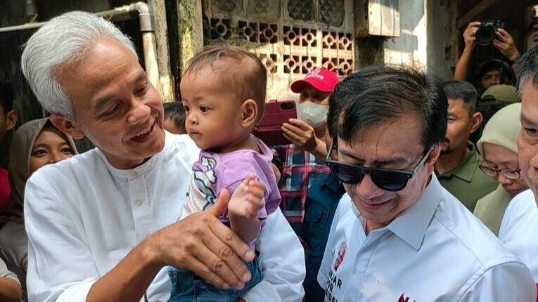 Ganjar Pranowo Blusukan ke Jati Padang Didampingi Yasonna Laoly