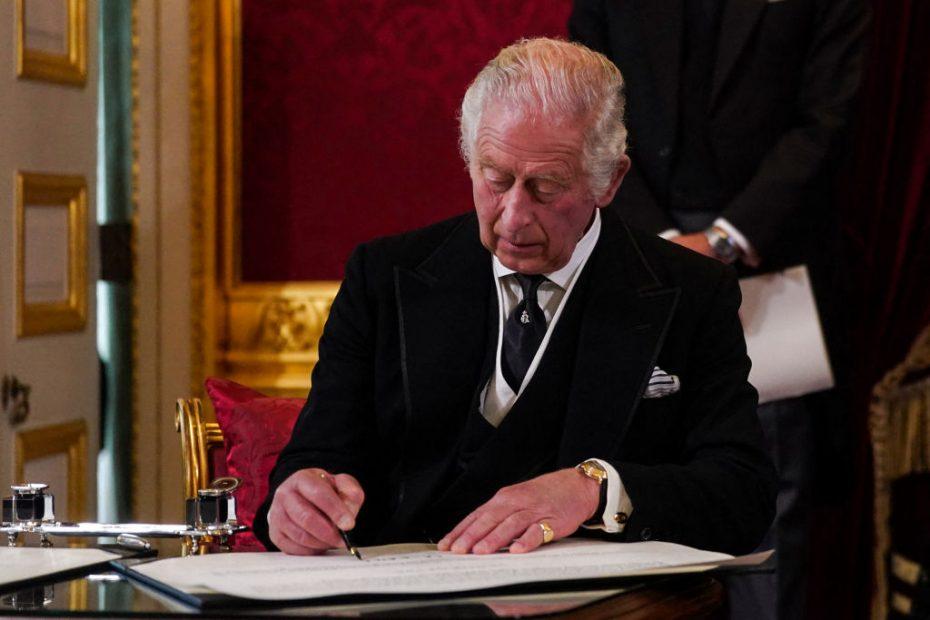 Raja Charles III Resmi Dinobatkan jadi Raja Inggris