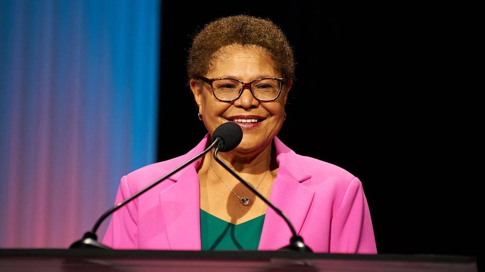 Karen Bass jadi Wali Kota Wanita Kulit Hitam Pertama di Amerika Serikat