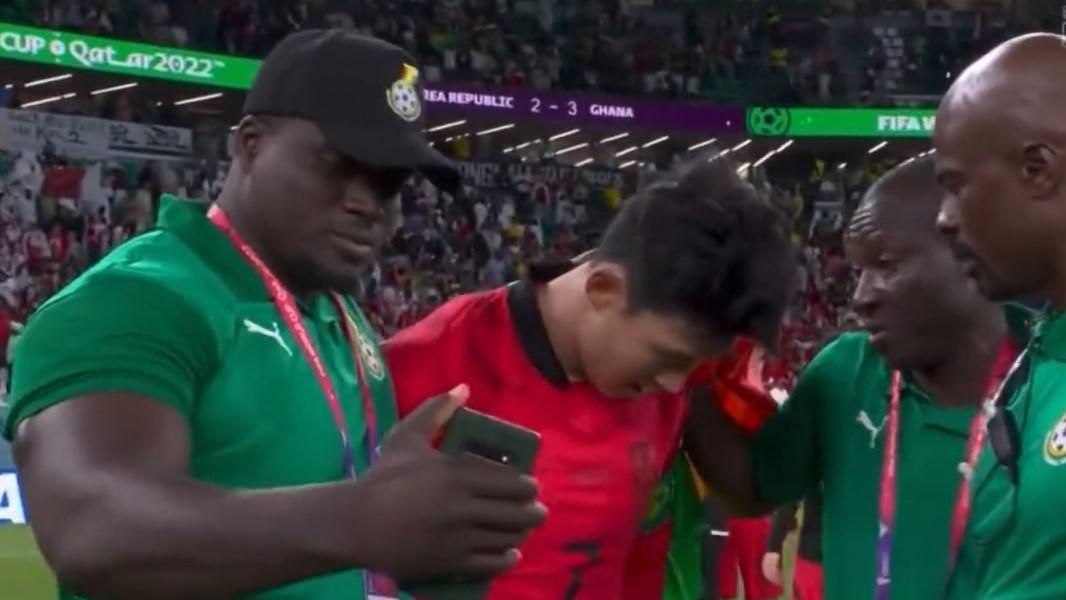 Son Heung-min Menangis Malah Diajak Selfie sama Staf Pelatih Ghana
