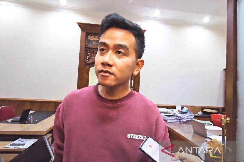 Gibran Usai Istrinya Dihina di Medsos: Aku Santai, Ora Melu-melu