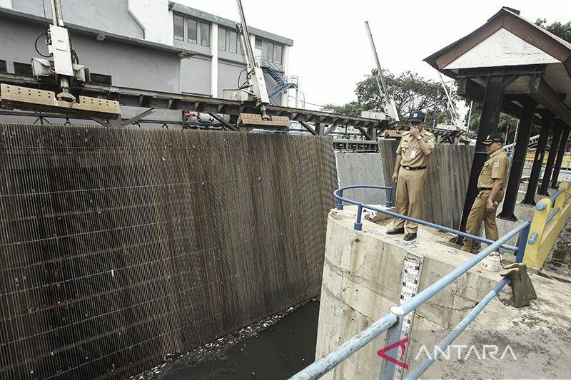 Pintu Air Pasar Ikan Siaga 1, Jakarta Utara Waspada Banjir!