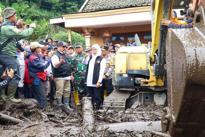 Gubernur Khofifah Tinjau Penanganan Banjir Bandang di Bondowoso