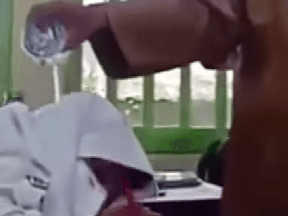 Viral Guru Siram Kepala dan Wajah Murid yang Menulis Sambil Tiduran