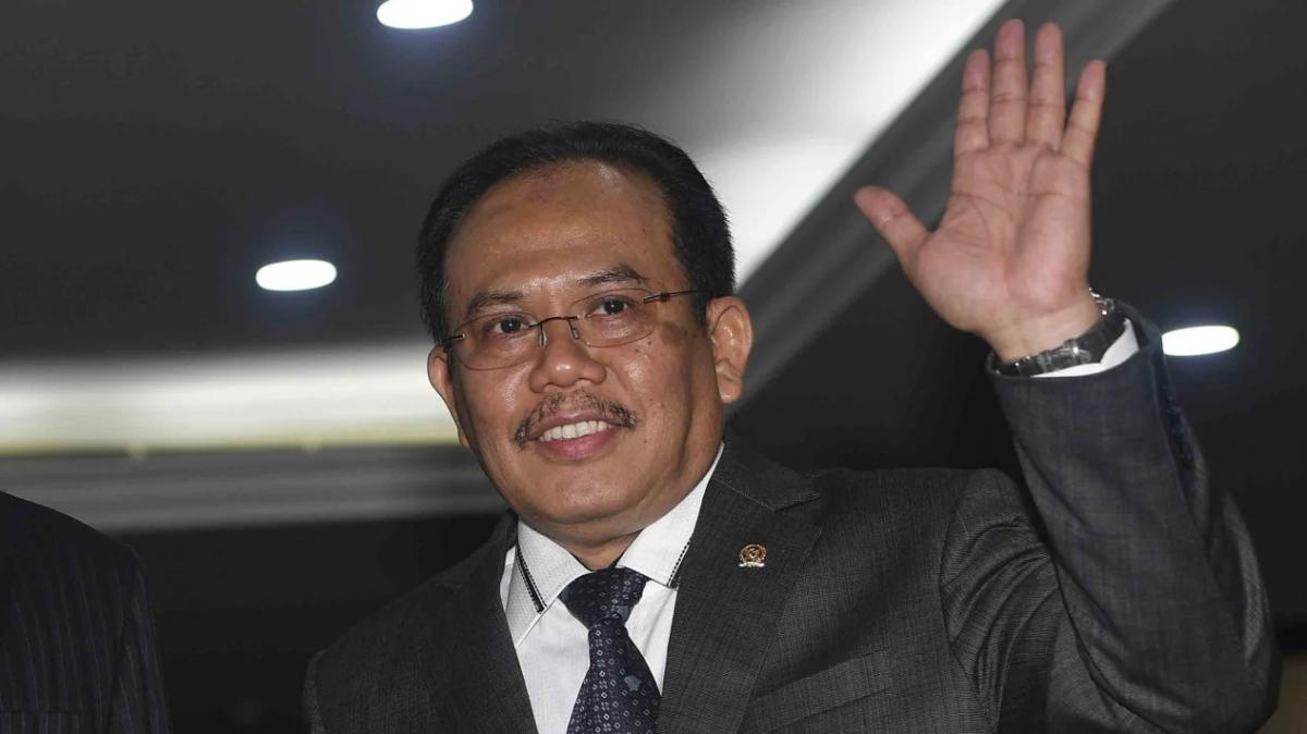 Meski Banjir Protes, Jokowi akan Lantik Guntur Hamzah jadi Hakim Konstitusi Gantikan Aswanto