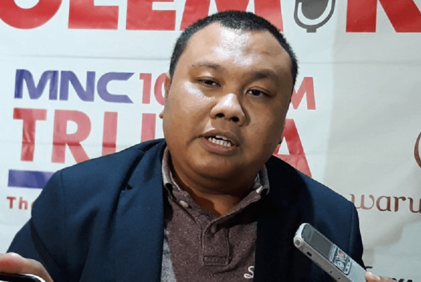 Hensat Yakin Jokowi Tak Akan Jegal Anies Nyapres