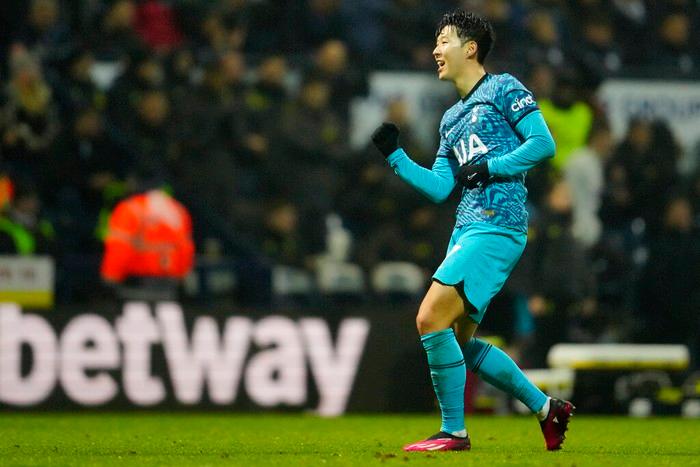 Piala FA, Tottenham Cukur Preston North End 3-0