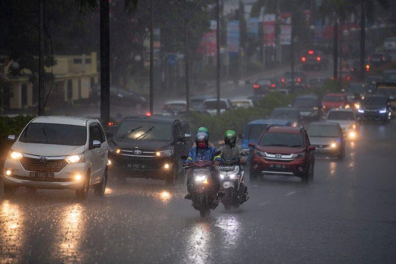 BMKG: Hujan Ringan Diprediksi bakal Guyur Sebagian Kota Besar di Indonesia