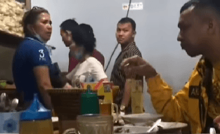 Viral Emak-emak Komplain di Warung Makan Sambil Teriak, Pengunjung Lain Terganggu Langsung Naik Pitam