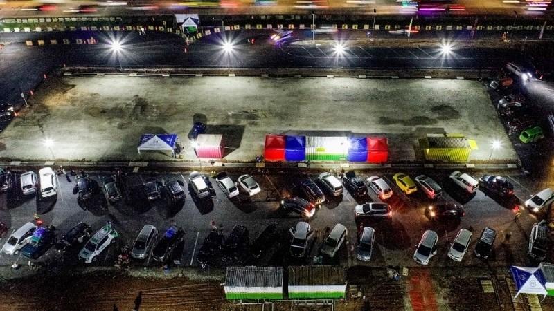 Rest Area KM 130 A Tol Cipali Mulai Dipadati Pemudik