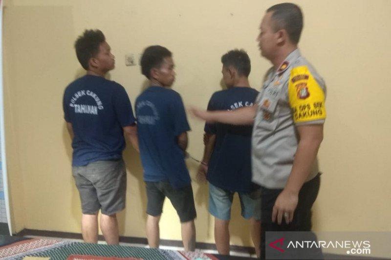 Polisi Tangkap Tiga Pelajar SMK Pelaku Pemalakan di Cakung, Satu Celurit Disita