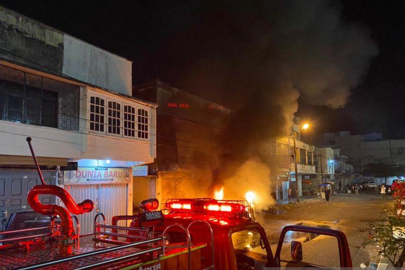 Hendak Salat Subuh Berjemaah di Masjid, Dua Mobil di Banda Aceh Tiba-tiba Terbakar