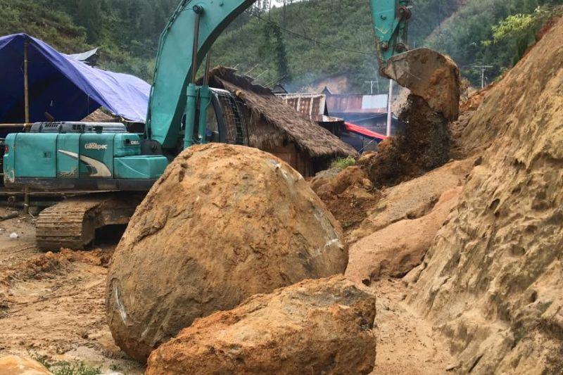 Longsor di Jalan Simbuan Ruas Massupu-Batas Pinrang, Dinas PUTR Turunkan Alat Berat Agar Kembali Fungsional