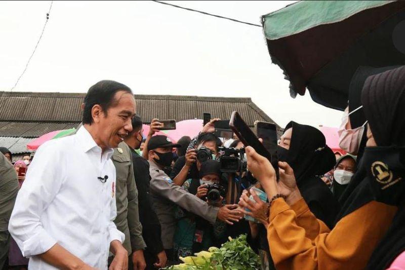 Jokowi Sebar Bantuan Rp1,5 Juta untuk 67 Ribu Orang di Serang Banten