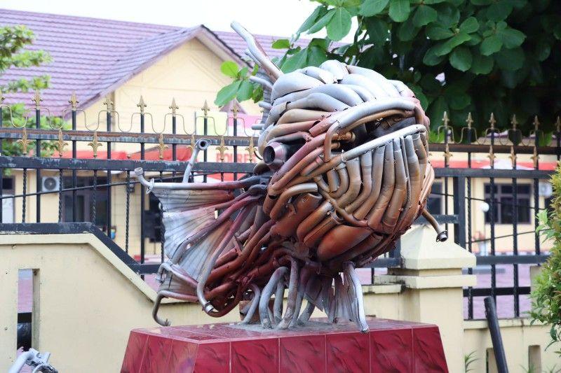 Keren! Polda Sumut Ubah Knalpot Blong Sitaan jadi Karya Seni Patung Ikan
