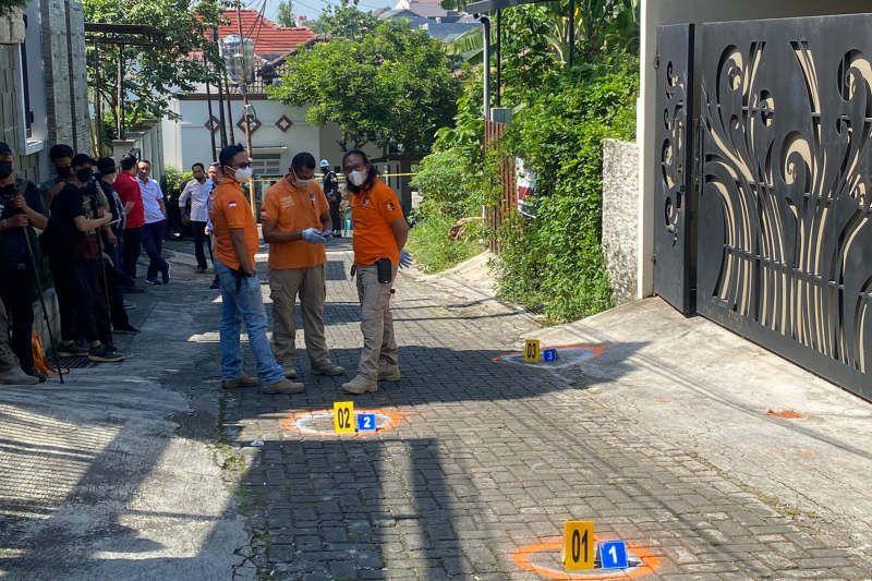 Polisi Cek Lokasi Penemuan Mayat Kopda Muslimin yang Diduga Bunuh Diri di Kendal