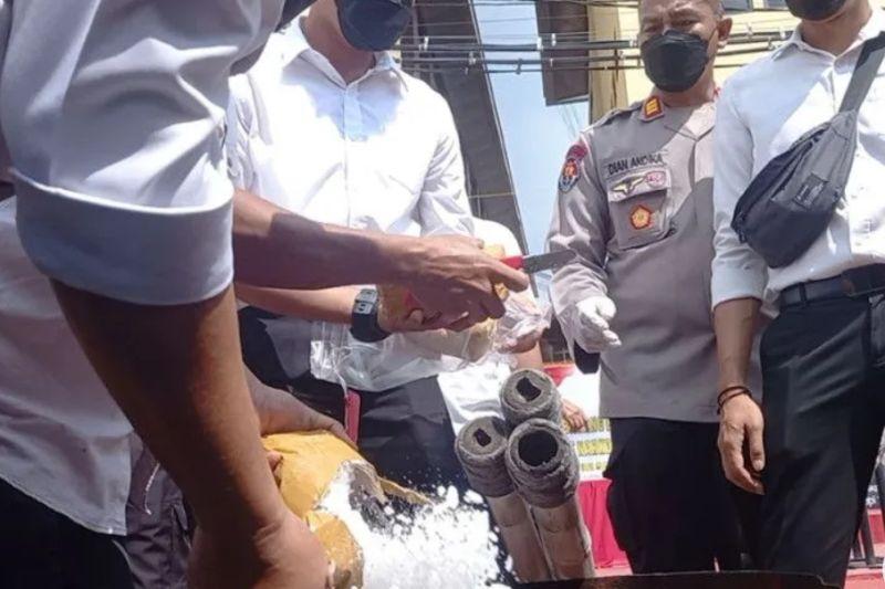 Polda Lampung Bakar Puluhan Kilogram Narkoba Hasil Pengungkapan 3 Bulan