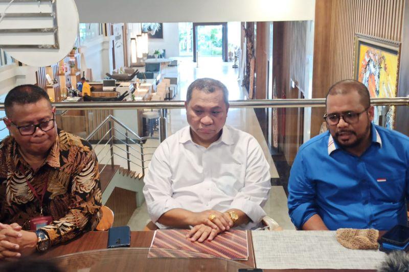 Ngeri! Pukul 12 Malam Ponsel Pengacara dan Juru Bicara Lukas Enembe Disadap?