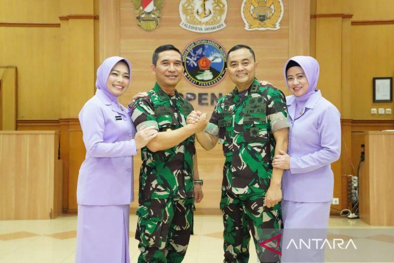 Jenderal Andika Lantik Laksma TNI Kisdiyanto Sebagai Kapuspen TNI