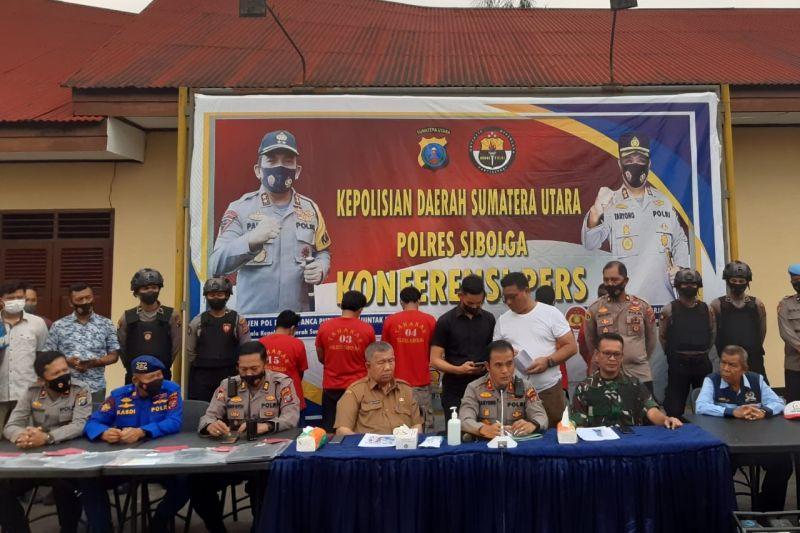 Polres Sibolga Tangkap Kapal yang Angkut Solar Ilegal, 6 Orang Turut Diamankan