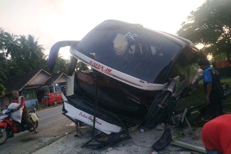 Bus yang Bawa Atlet Bela Diri Asal Bengkulu Kecelakaan Tunggal
