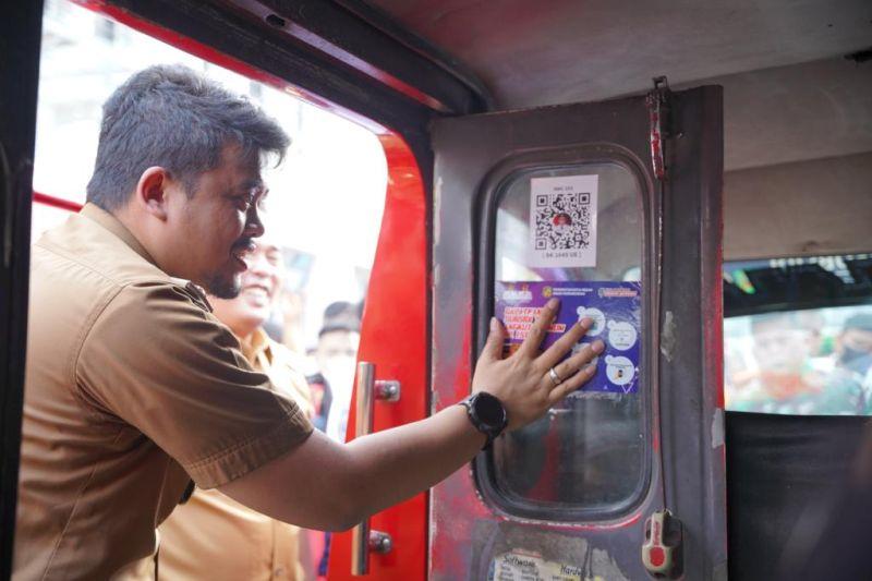 Menantu Jokowi Beri Subsidi 900 Angkot di Medan