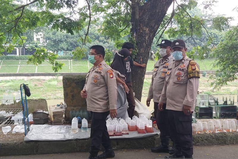Polsek Duren Sawit Tindaklanjuti Laporan Pengamen Palak PKL di Kanal Banjir Timur
