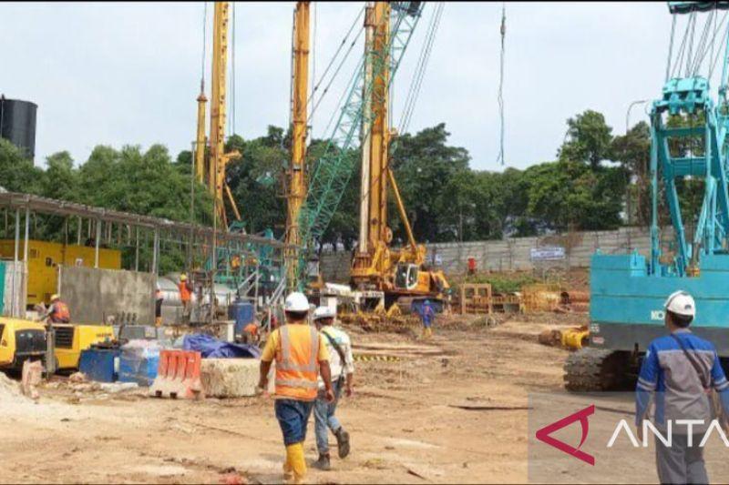 Warga Keluhkan Suara Bising Alat Berat di Pembangunan Proyek Perkantoran di Bidaracina