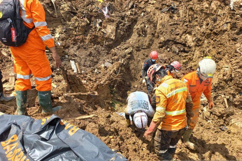 2 Jenazah di Cianjur Berhasil Dievakuasi dari Dalam Tanah Setebal 7 Meter