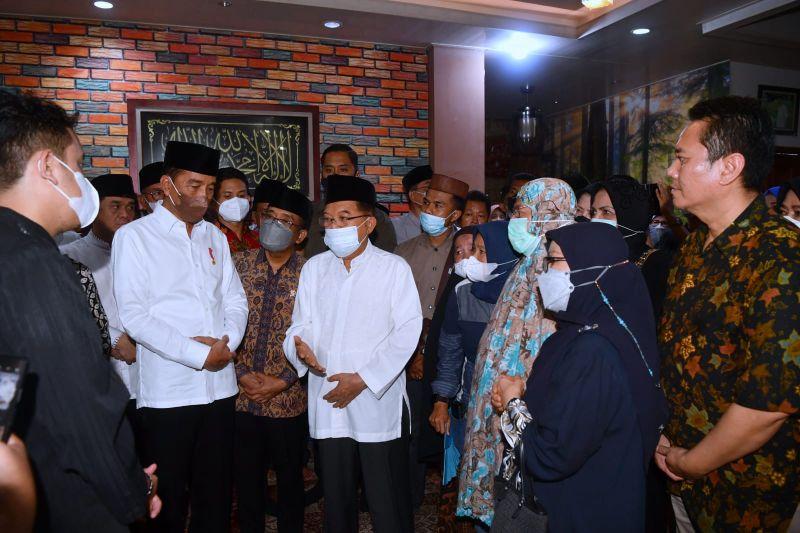 Tahlil dan Tangis Iringi Pemakaman Ferry Mursyidan Baldan