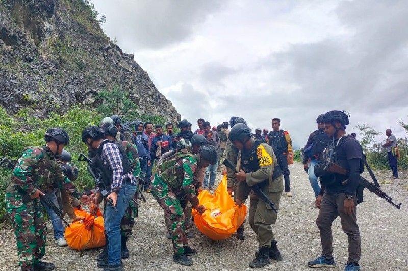 TNI Duga Senjata Api KKB saat Bunuh 3 Tukang Ojek Dicuri dari Helikopter Penerbad